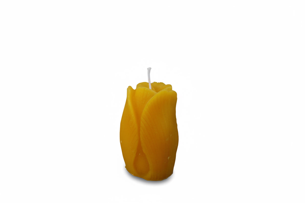 Raw beeswax candle