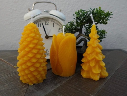 Raw beeswax candle